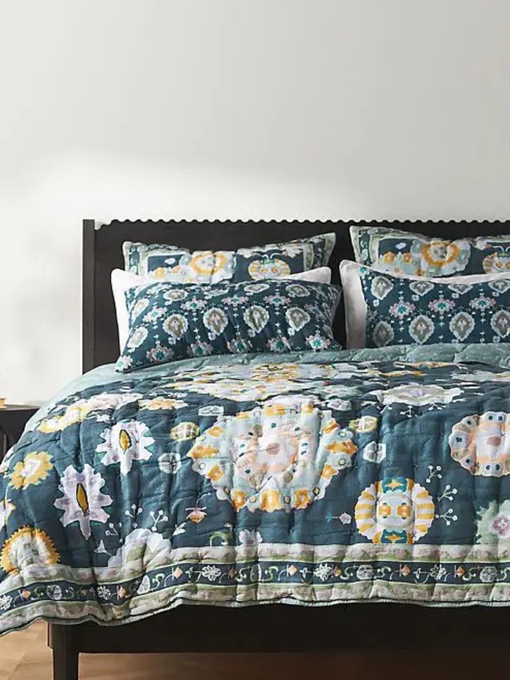 Anthropologie Avery Medallions Queen Quilt